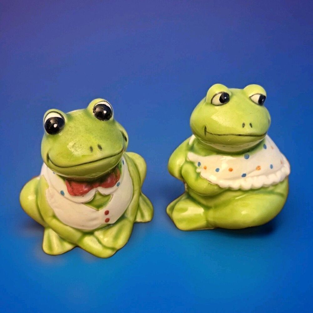 VTG OTAGIRI Anthropomorphic Frog Couple Adorable Salt & Pepper Shaker Set